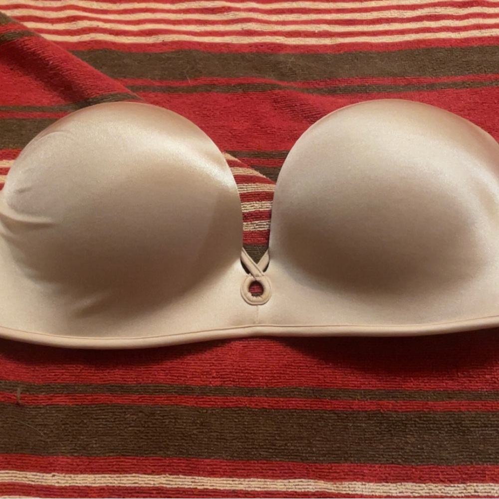 Victoria’s Secret bombshell strapless Bra